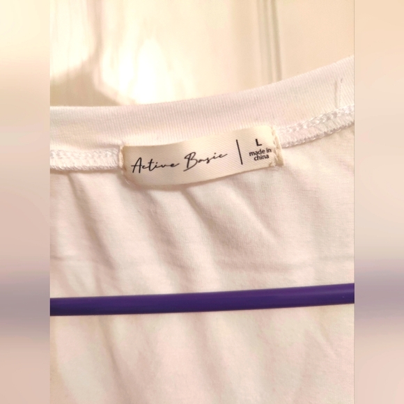 NWOT White Scoop Neck Fitted Tee - Picture 3 of 4